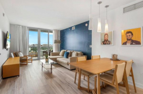 Top Luxury Apartment with Pool & Gym